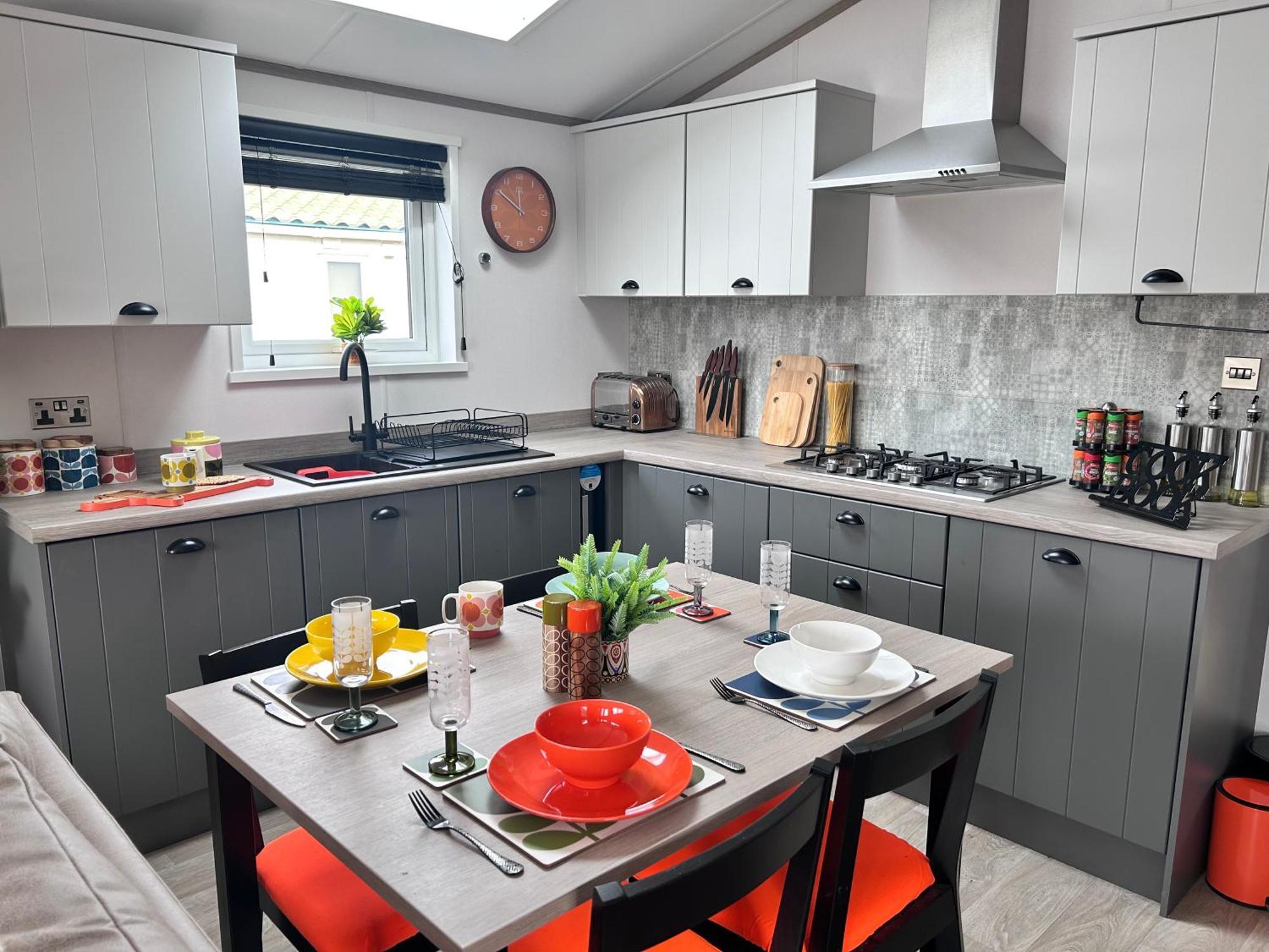 Vakantiepark Award Winning Serenity With Outstanding Lakeside Views From The Hot Tub , At Lakes Leisure Park, Stamford *