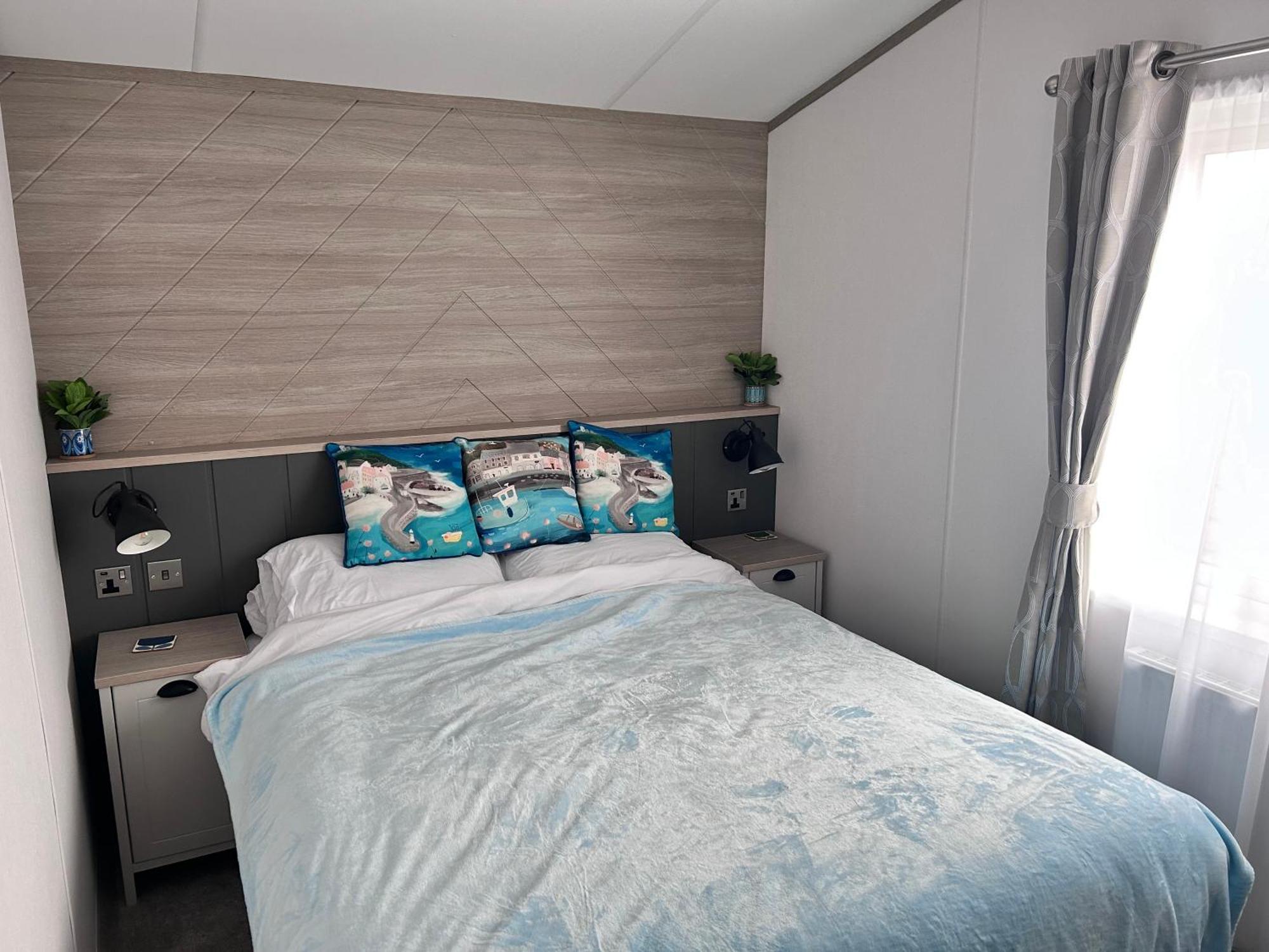 Vakantiepark Award Winning Serenity With Outstanding Lakeside Views From The Hot Tub , At Lakes Leisure Park, Stamford Tallington